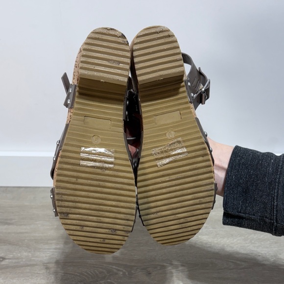 Journee Collection Vegan Leather Brown Strappy Platform Sandals NWOT Size 9 - Picture 6 of 9